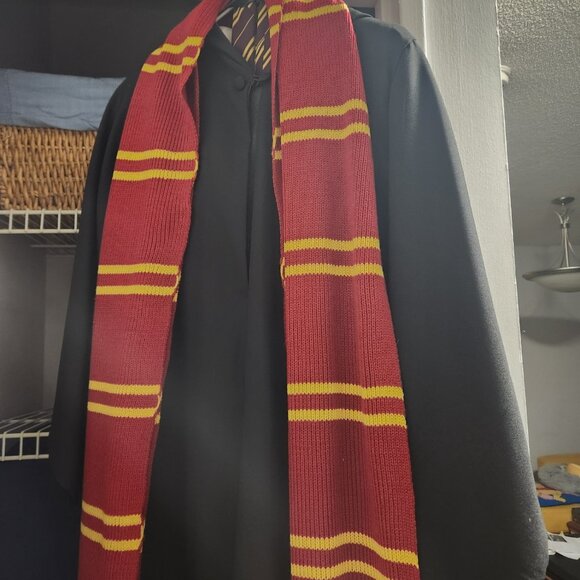Authentic Harry Potter Gryffindor Scarf and Tie Set - Picture 2 of 2